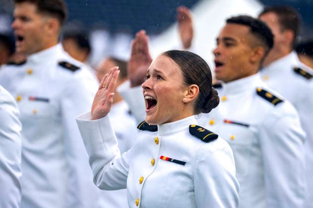 Midshipmen take the oath of office during the U.S. Naval Academy Graduation and Commissioning Ceremony at the U.S. Naval Academy in Annapolis, Maryland on Friday, May 22, 2026. The Naval Academy has a total of 1059 graduates.  ANN20260522332 BONNIExCASH