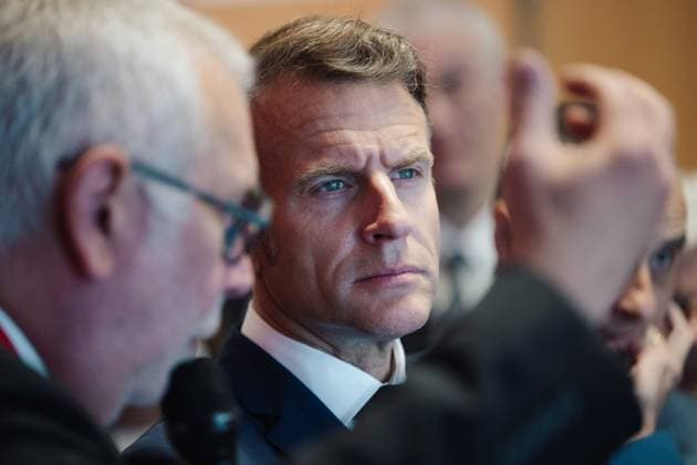 Emmanuel Macron, President of the French Republic listens to the presentation of supercomputer components during a visit to the European Forum on Computing Power, Quantum Sciences and Technologies, and Semiconductors at the Very Large Computing Center of the Atomic Energy and Alternative Energies Commission CEA in Bruyères le Châtel, au sud de Paris, le 22 mai 2026 Grégoire Campione Pool Bestimage French President during a visit to the European Forum on Computing Power, Quantum Sciences and Technologies, and Semiconductors at the Very Large Computing Centre of the French Alternative Energies and Atomic Energy Commission CEA in Bruyeres le Chatel, south of Paris, France, on May 22, 2026 Bruyères le Châtel France  Copyright: xGrÃ goirexCampione Pool BestimagexGrÃ goirexCampione Pool Bestimagex