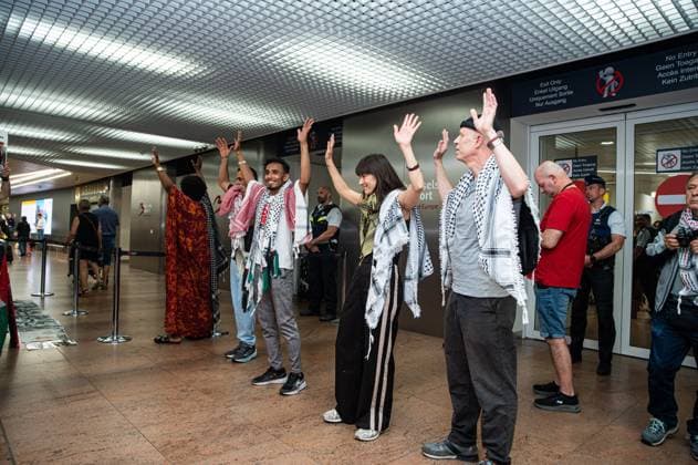 Pro-Palestinian activists pictured before Belgian activists who were part of the Gaza Flotilla arrive at Brussels Airport, in Zaventem, Friday 22 May 2026.  EMILExWINDAL 174747700