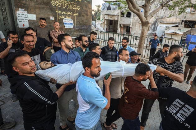 Two Palestinians were killed in Israeli attacks in Gaza GAZA CITY, GAZA, PALESTINE - MAY 22: (EDITORS NOTE: Image depicts death) Relatives of the 27-year-old Palestinian Loay Basal mourn as his body is brought to Al-Shifa Hospital following an Israeli military attack on the eastern part of Gaza City, despite the ongoing ceasefire, on May 22, 2026 in Gaza City, Gaza, Palestine. Two Palestinians were reported killed and several others injured as a result of continued Israeli strikes across the Gaza Strip. Khames Alrefi Anadolu Gaza City Gaza. Editorial use only. Please get in touch for any other usage.  Copyright: x2026xAnadoluxKhamesxAlrefix