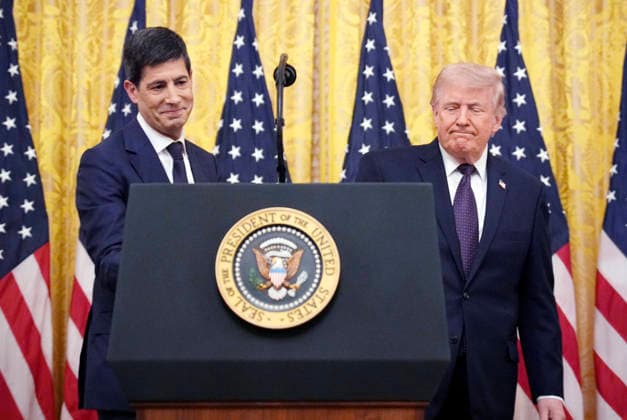 Kevin Warsh, Chair of the Board of Governors of the Federal Reserve System prepares to make remarks after taking the oath of office during a swearing-In ceremony in the East Room of the White House in Washington on May 22, 2026. Looking on at right is United States President Donald J Trump. Copyright: xYurixGripasx xPoolxviaxCNPx MediaPunchx