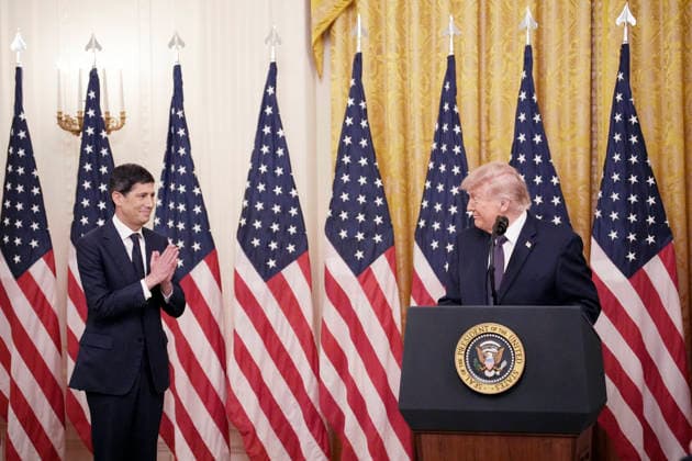United States President Donald J Trump, right, participates in a swearing-In ceremony for Kevin Warsh, Chair of the Board of Governors of the Federal Reserve System, left, in the East Room of the White House in Washington, DC, USA, on May 22, 2026. Copyright: xYurixGripasx xPoolxviaxCNPx MediaPunchx