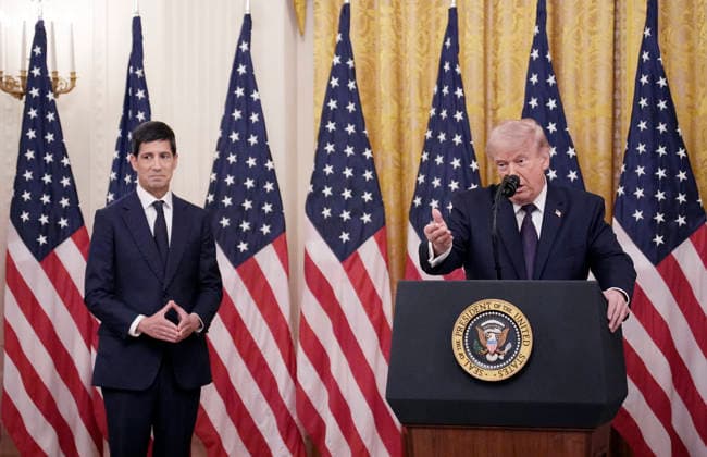 United States President Donald J Trump, right, participates in a swearing-In ceremony for Kevin Warsh, Chair of the Board of Governors of the Federal Reserve System, left, in the East Room of the White House in Washington, DC, USA, on May 22, 2026. Copyright: xYurixGripasx xPoolxviaxCNPx MediaPunchx