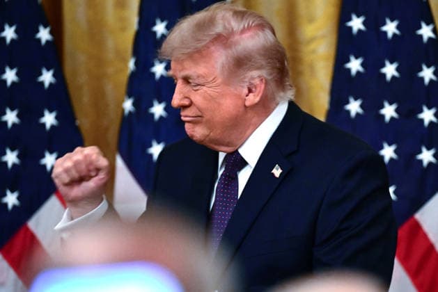 Warsh Sworn-In as FED Chair United States President Donald J Trump gestures as he participates in the swearing-in ceremony for Kevin Warsh, Chair of the Board of Governors of the Federal Reserve System, in the East Room of the White House in Washington, DC, USA, on Friday, May 22, 2026. Credit: Kyle Mazza NUF Photo via CNP Washington District of Columbia United States of America EDITORIAL USE ONLY Copyright: xx 052226_Trump-Warsh-CNP_007 KylexMazzax-xNUFxPhotoxviaxCNPx cnpphotos334796