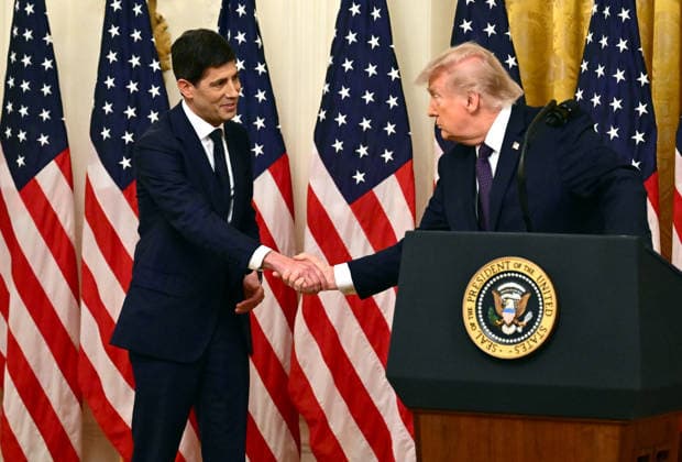 Warsh Sworn-In as FED Chair United States President Donald J Trump, right, shakes hands with Kevin Warsh, Chair of the Board of Governors of the Federal Reserve System, left, as they participates in the swearing-in ceremony for Warsh in the East Room of the White House in Washington, DC, USA, on Friday, May 22, 2026. Credit: Kyle Mazza NUF Photo via CNP Washington District of Columbia United States of America EDITORIAL USE ONLY Copyright: xx 052226_Trump-Warsh-CNP_002 KylexMazzax-xNUFxPhotoxviaxCNPx cnpphotos334799