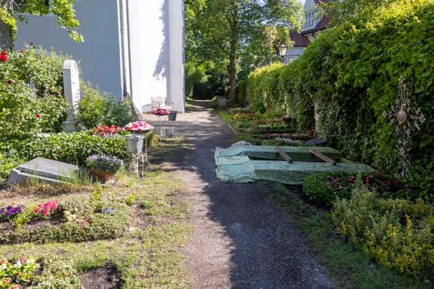 Beerdigung von Remo AimŽ Pollert , Sohn von Lara Joy Körner, auf dem Friedhof Bogenhausen in München Datum: 22.05.2026 *** Burial of Remo AimŽ Pollert , son of Lara Joy Körner, at Bogenhausen Cemetery in Munich Date 22 05 2026