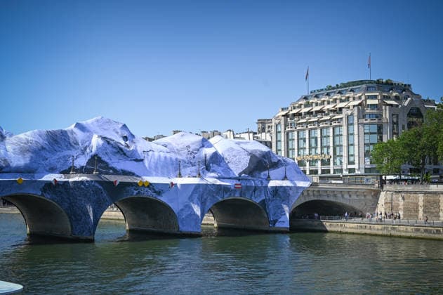 La Caverne du Pont, a temporary monumental work of art on the Pont Neuf signed by the artist JR La Caverne du Pont, une oeuvre dart monumentale éphémère sur le Pont Neuf signée de lartiste JR 456656 2026 05 22 sans perso  Copyright: xBarbaraxNeymanx xStarfacex STAR_456656_026