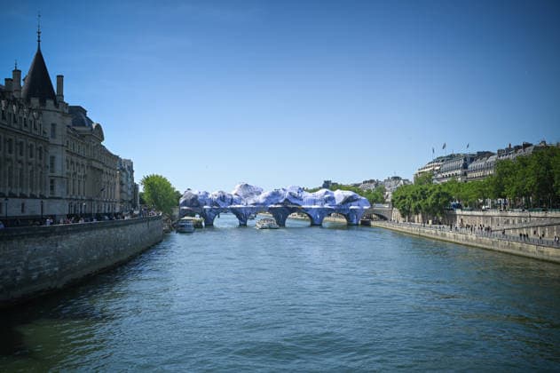 La Caverne du Pont, a temporary monumental work of art on the Pont Neuf signed by the artist JR La Caverne du Pont, une oeuvre dart monumentale éphémère sur le Pont Neuf signée de lartiste JR 456656 2026 05 22 sans perso  Copyright: xBarbaraxNeymanx xStarfacex STAR_456656_029
