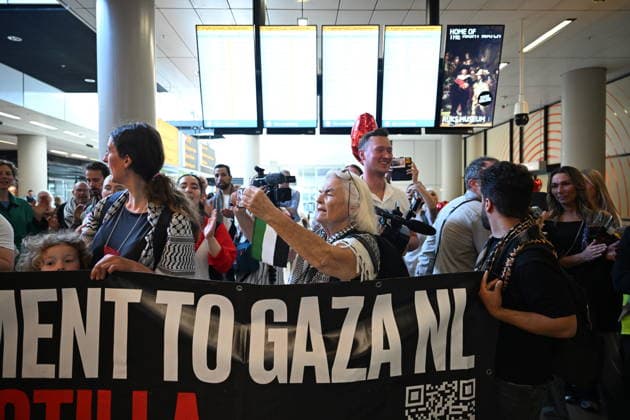Detained Global Sumud aid flotilla activists arrive in Amsterdam AMSTERDAM, THE NETHERLANDS - MAY 22: Dutch activists and journalists who were aboard the Global Sumud Flotilla arrive at Amsterdam Airport Schiphol after being deported from Israel via Istanbul following the Global Sumud Flotilla mission, in Amsterdam, the Netherlands on May 22, 2026. Mouneb Taim Anadolu Amsterdam Netherlands. Editorial use only. Please get in touch for any other usage.  Copyright: x2026xAnadoluxMounebxTaimx