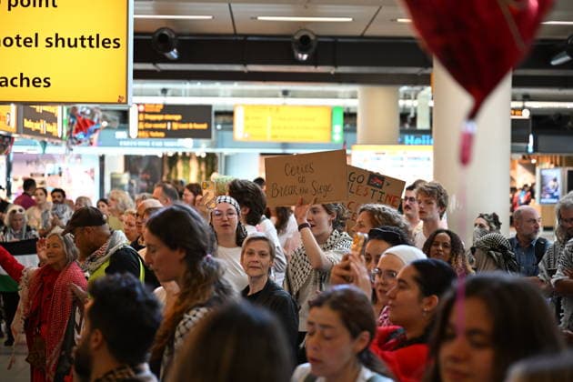 Detained Global Sumud aid flotilla activists arrive in Amsterdam AMSTERDAM, THE NETHERLANDS - MAY 22: Dutch activists and journalists who were aboard the Global Sumud Flotilla arrive at Amsterdam Airport Schiphol after being deported from Israel via Istanbul following the Global Sumud Flotilla mission, in Amsterdam, the Netherlands on May 22, 2026. Mouneb Taim Anadolu Amsterdam Netherlands. Editorial use only. Please get in touch for any other usage.  Copyright: x2026xAnadoluxMounebxTaimx