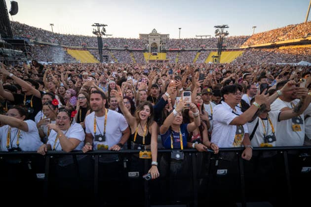 Bad Bunny starts his European tour in Barcelona Hundreds of people during the concert of singer Bad Bunny, at the Estadi Olímpic Lluís Companys, on May 22, 2026, in Barcelona, Catalonia Spain Bad Bunny performs in Barcelona with two back-to-back concerts as part of his DeBÍ TiRAR MáS FOToS World Tour 22 MAY 2026 CONCERT MUSIC SINGER TOUR Lorena Sopê Barcelona Catalunya Barcelona Catalunya Catalunya Espana  Copyright: xLorenaxSopÃªnax 7543148