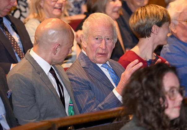 King Charles III Attends A Performance Of The Tempest In Stratford-upon-Avon STRATFORD-UPON-AVON, ENGLAND - MAY 22: King Charles III (C) speaks with co-artistic directors Daniel Evans (L) during his attendance at the Royal Shakespeare Company s (RSC) performance of The Tempest at the Royal Shakespeare Theatre on May 22, 2026 in Stratford-upon-Avon, England., Credit:Jeff Spicer PA ROTA - B68 Avalon United Kingdom, England, Stratford-upon-Avon, Royal Shakespeare Theatre  Copyright: xJeffxSpicerx xPAxROTAx-xB68x xAvalonx 1104259114