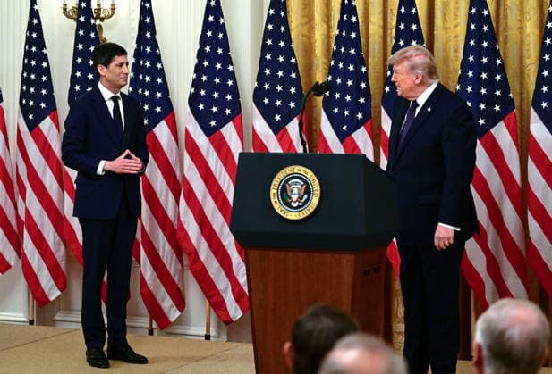 May 22, 2026, Washington, District Of Columbia, USA: United States President Donald J Trump, right, participates in the swearing-in ceremony for Kevin Warsh, Chair of the Board of Governors of the Federal Reserve System, left, in the East Room of the White House in Washington, DC, USA, on Friday, May 22, 2026 Washington USA - ZUMAs152 20260522_faa_s152_034 Copyright: xKylexMazzax-xNUFxxviaxCNPx