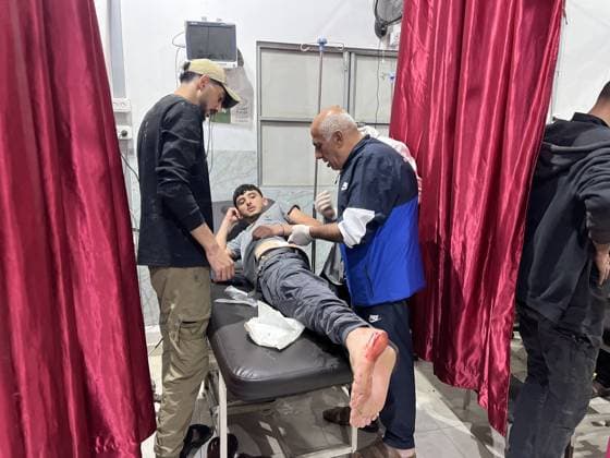 Israeli army continues attacking Gaza despite ceasefire NUSEIRAT CAMP, GAZA, PALESTINE - MAY 22: Injured Palestinian civilians receive medical treatment at Al-Awda Hospital following heavy Israeli military strikes targeting the Nuseirat and Bureij camps in the central Gaza Strip, Palestine on May 23, 2026. Hassan Jedi Anadolu Gaza City Gaza. Editorial use only. Please get in touch for any other usage.  Copyright: x2026xAnadoluxHassanxJedix