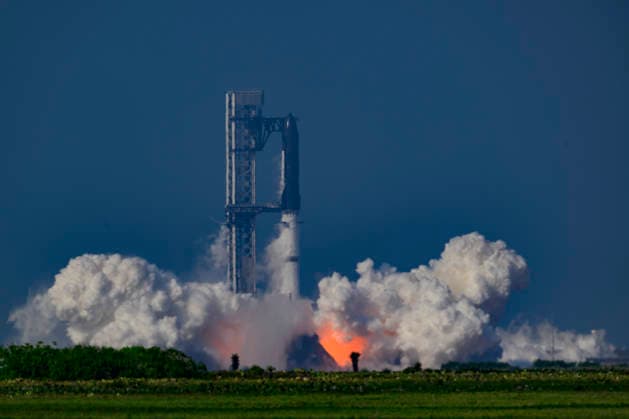 May 22, 2026, Starbase, Texas, USA: A new version of the SpaceX Starship rocket launches from Starbase, Texas, on May 22, 2026. Starbase USA  - ZUMAb268 20260522_znp_b268_001 Copyright: xJenniferxBriggsx