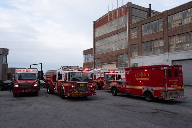 Staten Island fire: At least 16 people injured after explosion in shipyard STATEN ISLAND, NEW YORK, US - MAY 22: Firefighters and emergency crews responded to an explosion and fire at a shipyard on Staten Island, New York, on May 22, 2026. According to FDNY officials, at least 16 people, including firefighters, were injured in the incident as crews worked to contain the blaze and assist victims. Lokman Vural Elibol Anadolu New York United States. Editorial use only. Please get in touch for any other usage.  Copyright: x2026xAnadoluxLokmanxVuralxElibolx