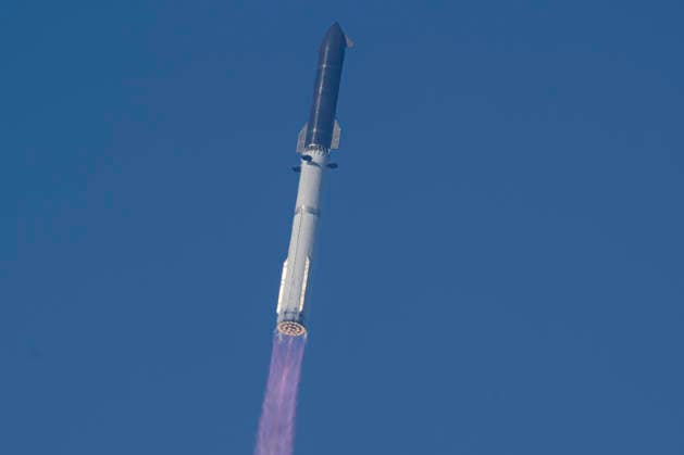 May 22, 2026, Starbase, Texas, USA: A new version of the SpaceX Starship rocket launches from Starbase, Texas, on May 22, 2026. Starbase USA - ZUMAb268 20260522_znp_b268_009 Copyright: xJenniferxBriggsx