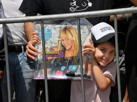 Fans gather for American singer, songwriter and actress Miley Cyrus unveiling ceremony honoring Cyrus with the 2,845th star on the Hollywood Walk of Fame in Los Angeles on Friday, May 22, 2026.  LAP2026052235 JIMxRUYMEN