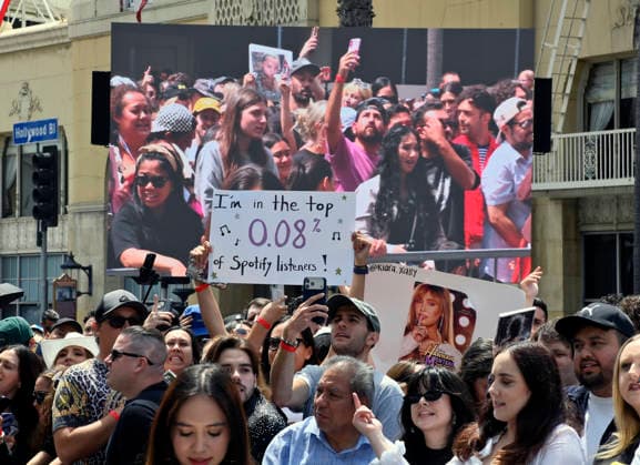 Fans gather for American singer, songwriter and actress Miley Cyrus unveiling ceremony honoring Cyrus with the 2,845th star on the Hollywood Walk of Fame in Los Angeles on Friday, May 22, 2026.  LAP2026052236 JIMxRUYMEN