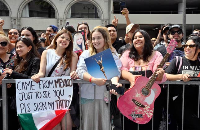 Fans gather for American singer, songwriter and actress Miley Cyrus unveiling ceremony honoring Cyrus with the 2,845th star on the Hollywood Walk of Fame in Los Angeles on Friday, May 22, 2026.  LAP2026052239 JIMxRUYMEN