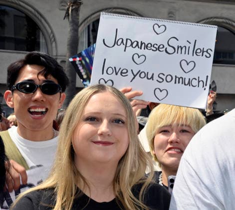 Fans gather for American singer, songwriter and actress Miley Cyrus unveiling ceremony honoring Cyrus with the 2,845th star on the Hollywood Walk of Fame in Los Angeles on Friday, May 22, 2026.  LAP2026052241 JIMxRUYMEN