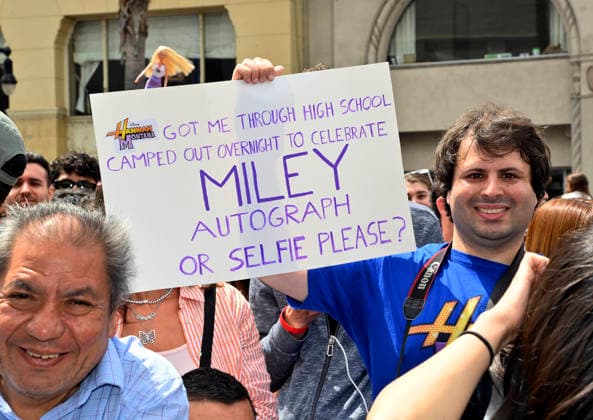 Fans gather for American singer, songwriter and actress Miley Cyrus unveiling ceremony honoring Cyrus with the 2,845th star on the Hollywood Walk of Fame in Los Angeles on Friday, May 22, 2026.  LAP2026052243 JIMxRUYMEN