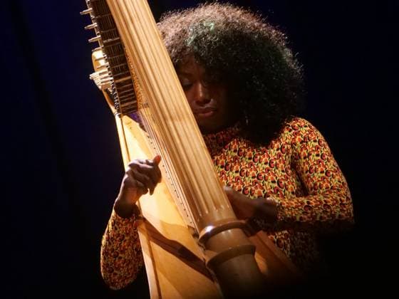 RECORD DATE NOT STATED American singer Brandee Younger will perform at the C6 Fest in the Ibirapuera Auditorium in Sao Paulo. Sao Paulo (SP), 05 22 2026 Music C6 Fest 2026 American harpist Brandee Younger performs during C6 Fest 2026, at the Ibirapuera Auditorium, in Sao Paulo, this Friday (22). Recognized for mixing contemporary jazz, soul and experimental music, the artist is one of the highlights of the festival s program.(Foto: Fabricio Bomjardim Thenews2 imago images) American singer Brandee Younger will perform at the C6 Fest in the Ibirapuera Auditorium in Sao Paulo.  Copyright: xFabricioxBomjardimx