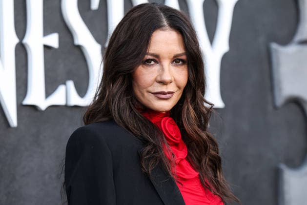 Netflix FYSEE LA - Wednesday Season 2 ATAS Emmy FYC Event HOLLYWOOD, LOS ANGELES, CALIFORNIA, USA - MAY 22: Welsh actress Catherine Zeta-Jones wearing Magda Butrym arrives at the Netflix FYSEE LA - Wednesday Season 2 ATAS (Academy of Television Arts and Sciences) Emmy FYC (For Your Consideration) Event held at the Hollywood Forever Cemetery on May 22, 2026 in Hollywood, Los Angeles, California, United States. Hollywood Hollywood Forever Cemetery California United States Copyright: xXavierxCollin ImagexPressxAgencyx