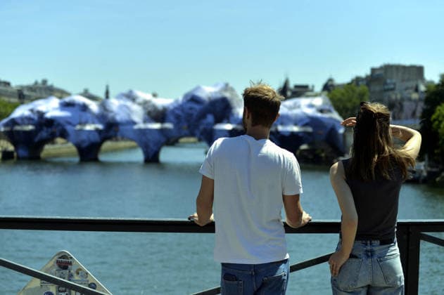 Pont Neuf Cave Unveiled To Parisians - Paris The Pont Neuf cave, JR s ephemeral monumental work measuring 120 meters long and 18 meters high, is unveiled to Parisians, on May 22, 2026, before its official opening on June 6, paying homage to Christo and Jeanne-Claude s 1985 work The Pont Neuf Wrapped and remaining visible until June 28, 2026. Photo by Karim Ait Adjedjou ABACAPRESS.COM Paris France  Copyright: xAitxAdjedjouxKarim ABACAx