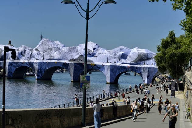 Pont Neuf Cave Unveiled To Parisians - Paris The Pont Neuf cave, JR s ephemeral monumental work measuring 120 meters long and 18 meters high, is unveiled to Parisians, on May 22, 2026, before its official opening on June 6, paying homage to Christo and Jeanne-Claude s 1985 work The Pont Neuf Wrapped and remaining visible until June 28, 2026. Photo by Karim Ait Adjedjou ABACAPRESS.COM Paris France  Copyright: xAitxAdjedjouxKarim ABACAx