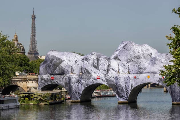 Paris, France May 23, 2026 - The Seine flows beneath JR s artwork titled La Caverne du Pont-Neuf on May 23, 2026 in Paris, France. In homage to the work by Christo and Jeanne-Claude, who wrapped the Pont-Neuf in 1985, the artist JR is currently installing the world™s largest immersive artwork, La Caverne du Pont-Neuf, which measures 120 meters long, 20 meters wide, and between 12 and 18 meters high. ARTISTE JR, ART, INSTALLATION ARTISTIQUE, ILLUSTRATION, PAYSAGE URBAIN, PONT NEUF, MONUMENT, VUE DE PARIS, OEUVRE D ART MONUMENTALE EPHEMERE, INSOLITE, ARCHITECTURE, TOUR EIFFEL  Copyright: xVincentxIsorex