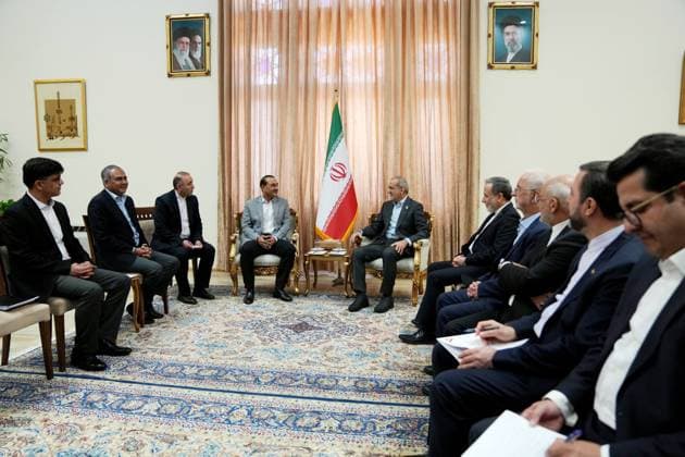 Masoud Pezeshkian - Asim Munir meeting in Tehran TEHRAN, IRAN - MAY 23: (----EDITORIAL USE ONLY - MANDATORY CREDIT - IRANIAN FOREIGN MINISTRY HANDOUT - NO MARKETING NO ADVERTISING CAMPAIGNS - DISTRIBUTED AS A SERVICE TO CLIENTS----) Iranian President Masoud Pezeshkian meets with Pakistani Chief of General Staff Asim Munir in Tehran, Iran on May 23, 2026. Iranian Foreign Minister Abbas Araghchi and Iranian Parliament Speaker Muhammad Bakir Kalibaf also attended the meeting. Iranian Foreign Ministry Handout Anadolu Tehran Iran. Editorial use only. Please get in touch for any other usage.  Copyright: x2026xAnadoluxIranianxForeignxMinistryx xHandoutx