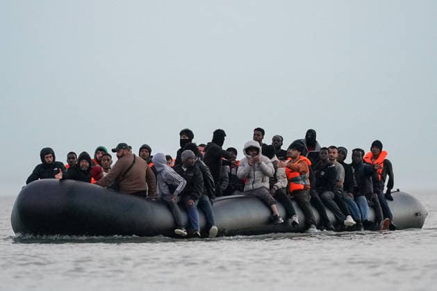 May 23, 2026, Dunkirk, Nord, France: Dunkirk, France. Migrants onboard an inflatable boat at the beach at Dunkirk, attempting to cross the English Channel. More than 200,000 migrants have crossed the Channel in small boats since 2018. Dunkirk France  - ZUMAl94_ 20260523_zaf_l94_046 Copyright: xIoannisxAlexopoulosx