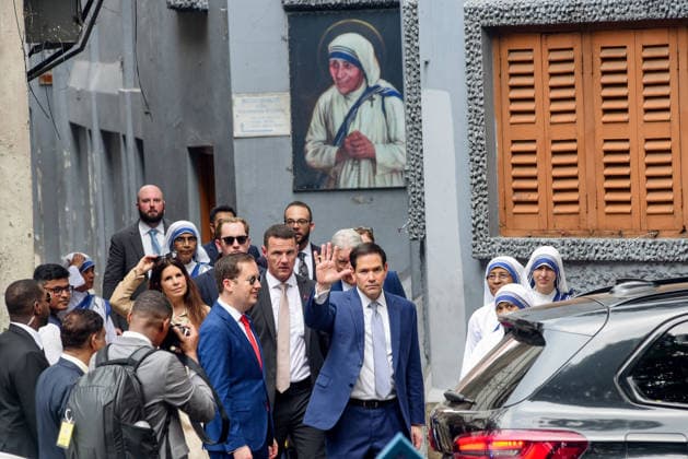 U.S. Secretary of State Marco Rubio in Kolkata during his 4-day India visit Kolkata, May 23 (ANI): U.S. Secretary of State Marco Rubio waves during his visit to the Mother House, the global headquarters of Saint Teresa s Missionaries of Charity, in Kolkata on Saturday. U.S. Ambassador to India Sergio Gor also present. NEW DELHI Delhi India Copyright: xANIx ANI_20260523098