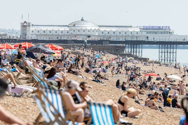 May 23, 2026, Brighton, UK: London, UK. Sun seekers enjoy the hot sun on Brighton Beach, East Sussex today as weather forecasters issue Amber weather warnings for high temperatures this Bank Holiday weekend. The Met Office has predicted a mini heatwave for the May Bank Holiday and school half term with temperatures expected to hit over 32c in London and the South East this week, possibly making it the hottest May on record. Brighton UK  - ZUMAl94_ 20260523_zaf_l94_084 Copyright: xAlexxLentatix