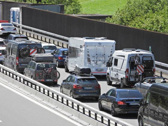 23.05.2026 Schweiz Kanton Uri Stau.. Bild. Pfingststau auf der Gotthardautobahn. *** 23 05 2026 Switzerland Canton Uri Traffic jam picture Whitsun traffic jam on the Gotthard highway 