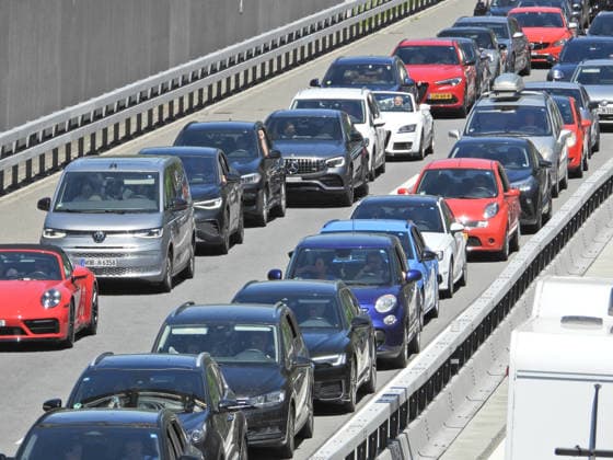 23.05.2026 Schweiz Kanton Uri Stau.. Bild. Pfingststau auf der Gotthardautobahn. *** 23 05 2026 Switzerland Canton Uri Traffic jam picture Whitsun traffic jam on the Gotthard highway 