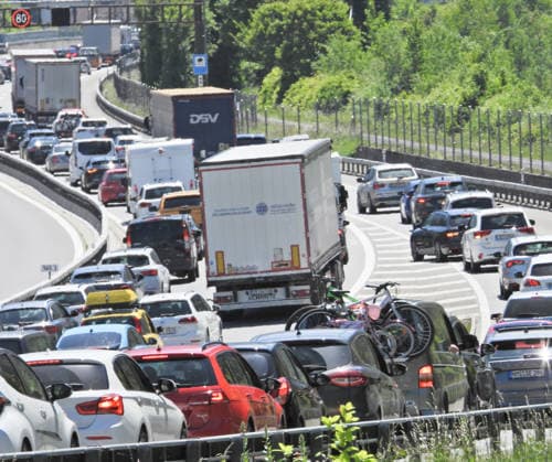 23.05.2026 Schweiz Kanton Uri Stau.. Bild. Pfingststau auf der Gotthardautobahn. *** 23 05 2026 Switzerland Canton Uri Traffic jam picture Whitsun traffic jam on the Gotthard highway 