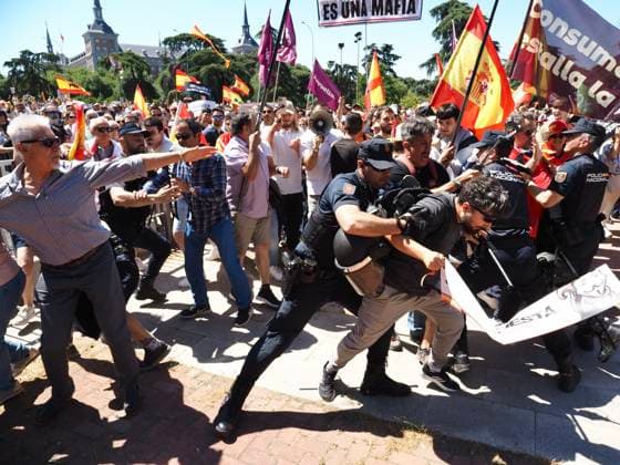May 23, 2026, Madrid, Madrid, Spain: MADRID, SPAIN - MAY 23: Thousands of people gather at Plaza de ColoÂ³n, blocking and marching along the main avenues of the Spanish capital toward the Moncloa Arch, demanding the resignation of Spain s Prime Minister Pedro SoÂ¡nchez. Madrid Spain  - ZUMAh199 20260523_zip_h199_023 Copyright: xAaronxHerediax