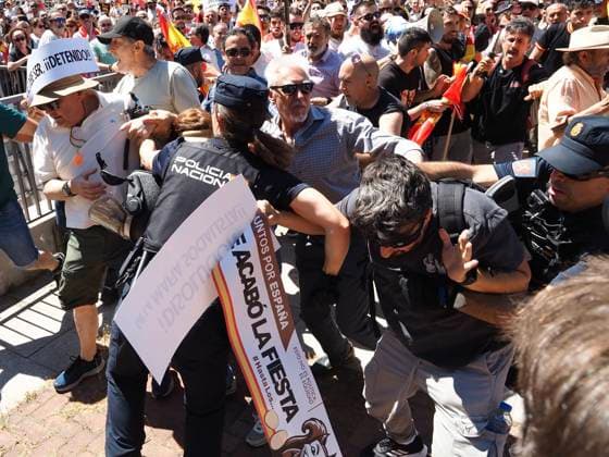 May 23, 2026, Madrid, Madrid, Spain: MADRID, SPAIN - MAY 23: Thousands of people gather at Plaza de ColoÂ³n, blocking and marching along the main avenues of the Spanish capital toward the Moncloa Arch, demanding the resignation of Spain s Prime Minister Pedro SoÂ¡nchez. Madrid Spain - ZUMAh199 20260523_zip_h199_022 Copyright: xAaronxHerediax