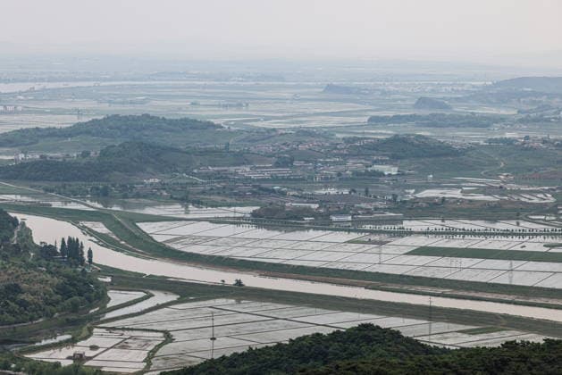 PYONGYANG - MAY 23, 2026: A view of Pyongyang from Mount Ryonggaksan (Dragon Mountain) Pyongyang  - ZUMAt113 20260523_zaa_t113_313 Copyright: xStanislavxVarivodax