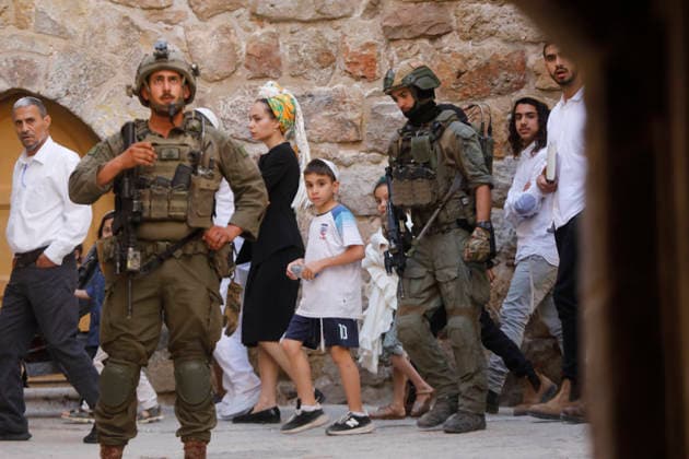 Israeli soldiers secure weekly settlers’ tour in Hebron Israeli soldiers keep watch during a weekly settlers tour in Hebron, in the Israeli-occupied West Bank, May 23, 2026. Photo by Mamoun Wazwaz apaimages Hebron West Bank Palestinian Territory 230526_Hebron_MW_00(19) Copyright: xapaimagesxMamounxWazwazx xapaimagesx