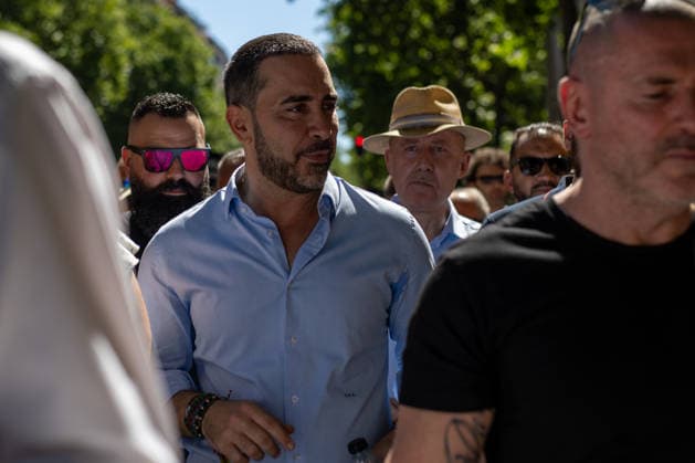 May 23, 2026, Madrid, Spain: The businessman and commission agent involved in the purchase of face masks in the Ãbalos case, Victor de Aldama (center) seen during the so-called March for Dignity, organized by the Spanish Civil Society platform, through the center of Madrid to demand the resignation of the Spanish Prime Minister, Pedro Sanchez. Madrid Spain - ZUMAs197 20260523_aaa_s197_195 Copyright: xDavidxCanalesx
