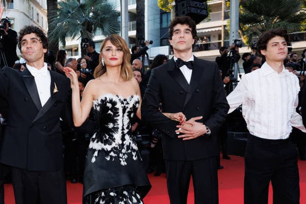Javier Ambrossi, Penélope Cruz, Javier Calvó, Milo Quifes Montée des marches pour la cérémonie de clôture du 79ème Festival International du Film de Cannes, le 23 mai 2026 Jacovides Moreau Bestimage Red carpet for the closing ceremony of the 79th Cannes International Film Festival Opening ceremony on May 23, 2026 Cannes France  Copyright: xJACOVIDES-MOREAUx xBESTIMAGExJACOVIDES-MOREAUx xBESTIMAGEx