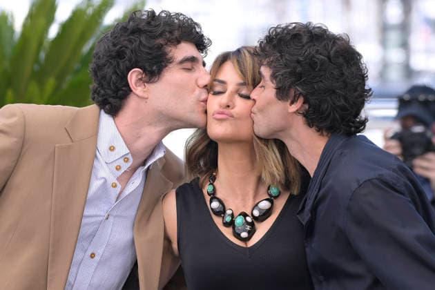 Los Javis win the Best Director Award at Cannes with La bola negra Directors Javier Calvo i and Javier Ambrosi d and actress Penélope Cruz during the photocall for the film La bola Negra, in at the 79th edition of the Cannes International Film Festival, May 22, 2026, in Cannes France The film is directed by Javier Ambrossi and Javier Calvo and is inspired by an unfinished text by Federico García Lorca The drama narrates the interconnected lives of three gay men in three different eras 1932, 1937 and 2017 linked by desire and memory Cannes France Cannes France Cannes France Espana  Copyright: xRoccoxSpazianix 7545083