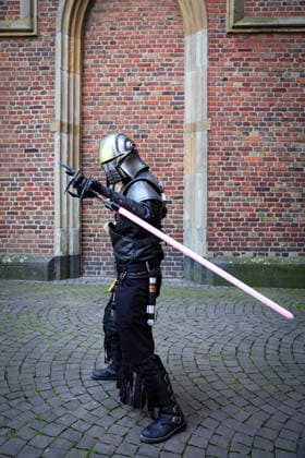 Japan-Tag 2026 in Düsseldorf, einzigartiges Kulturfest in der Landeshauptstadt von NRW - im Foto ist Luk Xnerd als Star Wars Figur mit Leuchtschwert Düsseldorf Burgplatz NRW Deutschland *** Japan Day 2026 in Düsseldorf, unique cultural festival in the state capital of NRW in the photo is Luk Xnerd as Star Wars figure with lightsaber Düsseldorf Burgplatz NRW Germany