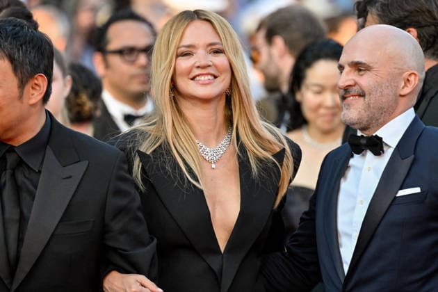 Cannes Closing Ceremony JR Virginie Efira attending the Closing Ceremony during the 79th Cannes Film Festival in Cannes, France on May 23, 2026. Photo by Julien Reynaud APS-Medias ABACAPRESS.COM Cannes France  Copyright: xReynaudxJulien APS-Medias ABACAx