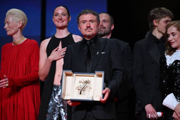 Cannes - Fjord Wins Palme D Or Award At Closing Ceremony Romanian director, screenwriter and producer Cristian Mungiu and Norwegian actress, Renate Reinsve celebrate on stage after winning the Palme d Or for the film Fjord during the closing ceremony of the 79th edition of the Cannes Film Festival in Cannes, France on May 23, 2026. Photo by Eliot Blondet ABACAPRESS.COM Cannes France  Copyright: xBlondetxEliot ABACAx