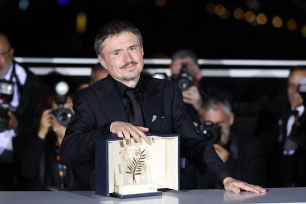 Cannes - Fjord Wins Palme D Or Award At Closing Ceremony Romanian director, screenwriter and producer Cristian Mungiu celebrate after winning the Palme d Or for the film Fjord during the photocall of the 79th edition of the Cannes Film Festival in Cannes, France on May 23, 2026. Photo by Jerome Domine ABACAPRESS.COM Cannes France  Copyright: xDominexJerome ABACAx