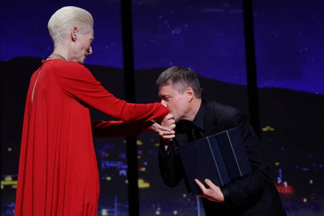 Tilda Swinton, Cristian Mungiu Cérémonie de clôture du 79ème Festival International du Film de Cannes, le 23 mai 2026 Borde Jacovides Moreau Bestimage Closing ceremony of the 79th Cannes International Film Festival Opening ceremony on May 23, 2026 Cannes France  Copyright: xOLIVIERxBORDEx xBESTIMAGExOLIVIERxBORDEx xBESTIMAGEx